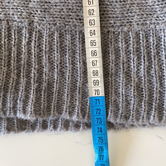 H&M sweater - Picture 7 of 7